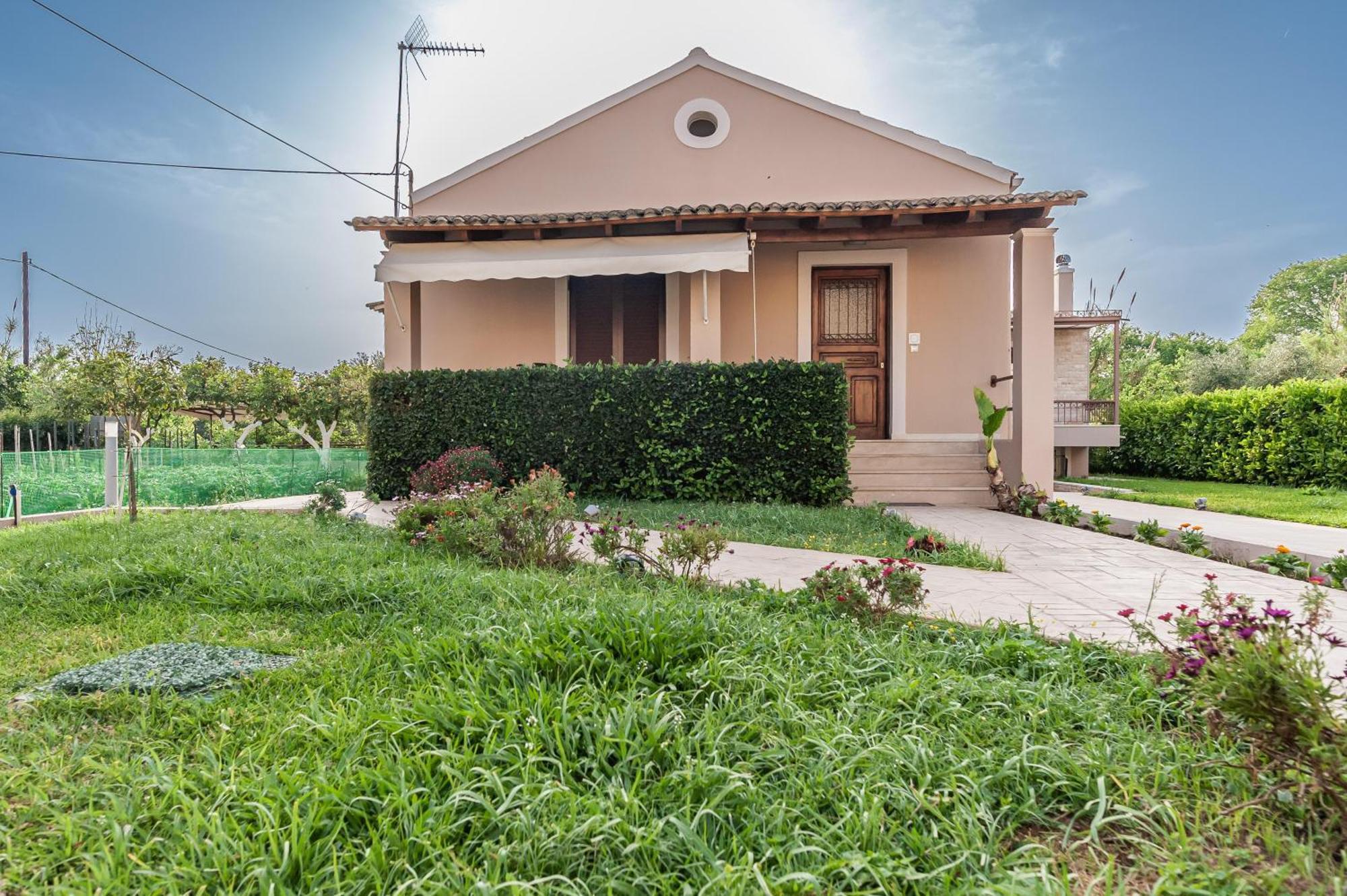 Small Garden By Spyros Ferienhaus